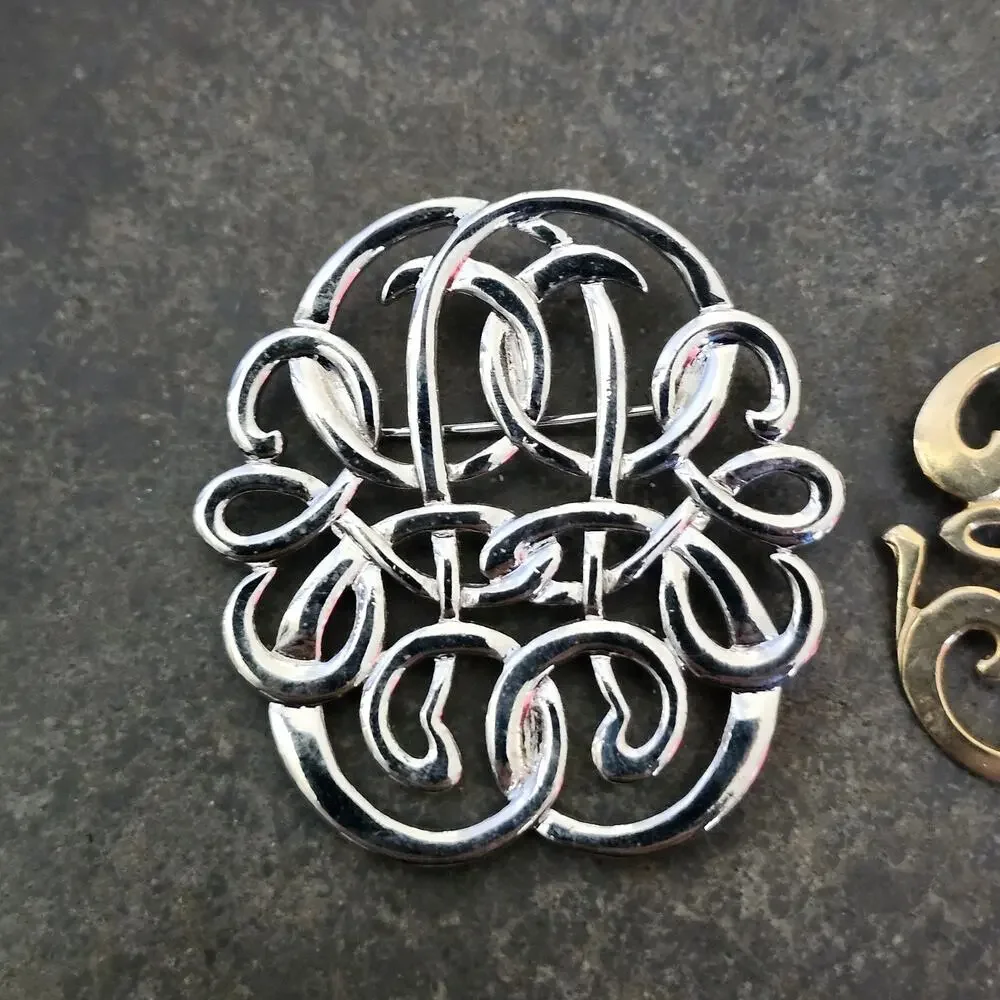 Unbranded pins brooches